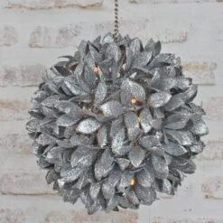 LED Dekoleuchte Glitzerball Silberne Blätter D: 21cm In Silber