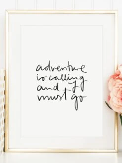 Poster / Kunstdruck "Adventure Is Calling And I Must Go" I Ohne Rahmen